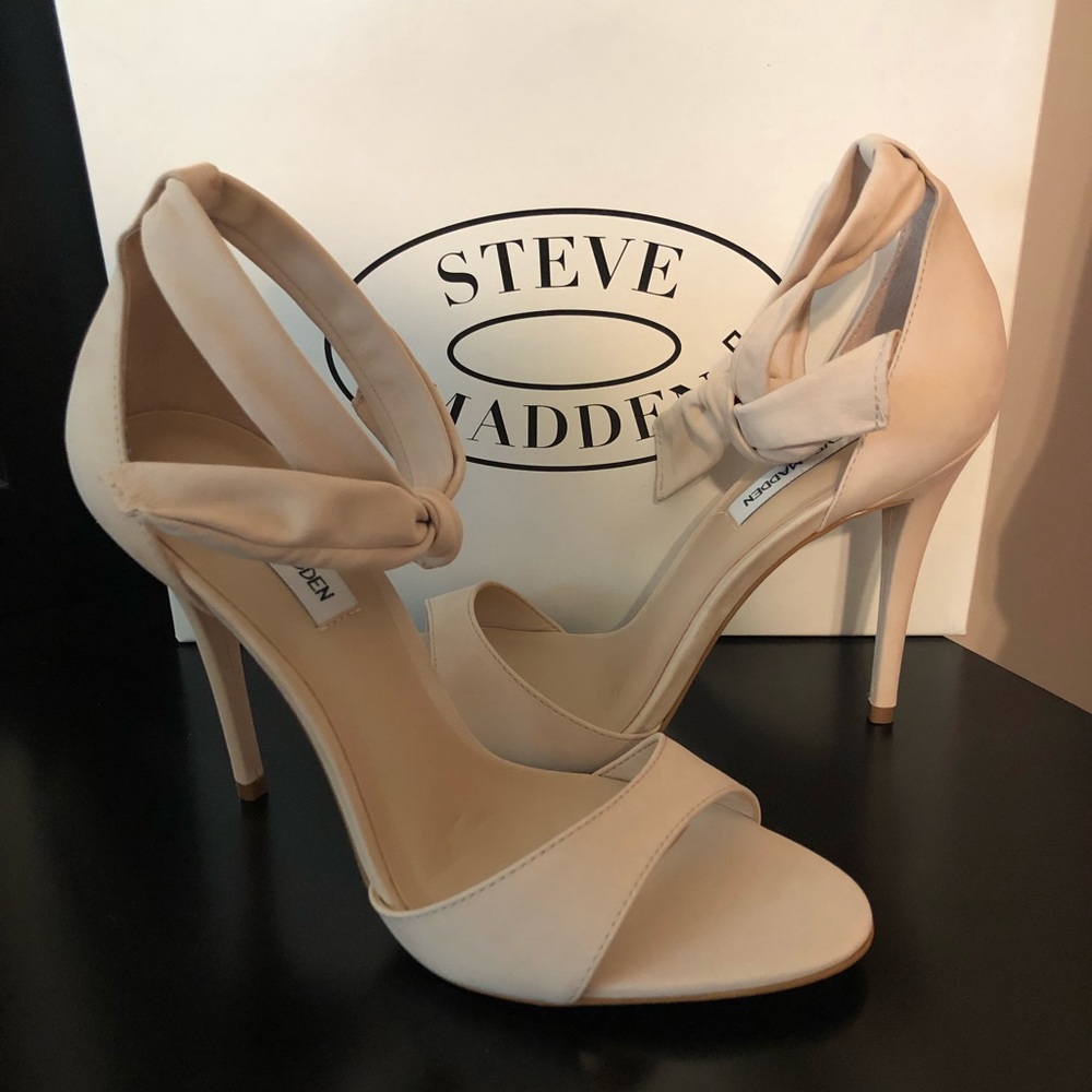 Steve Madden Bowwtye Blush Nubuck Sandals NWT